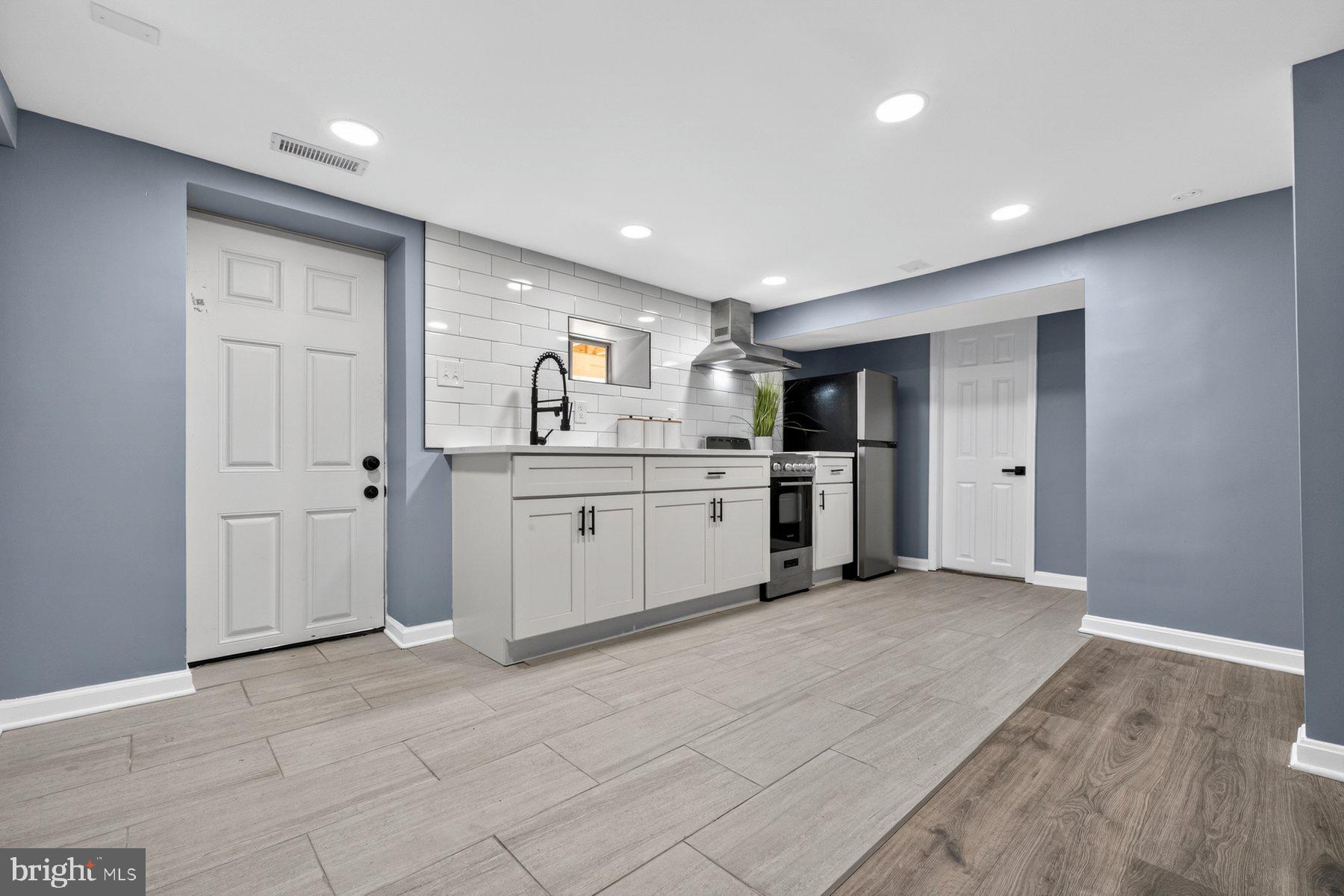 NORTH HALETHORPE - Residential