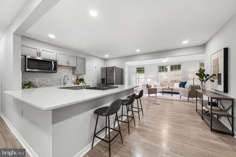 Photo of 4543 Evansdale Road, WOODBRIDGE, VA 22193 (MLS # VAPW2120104)