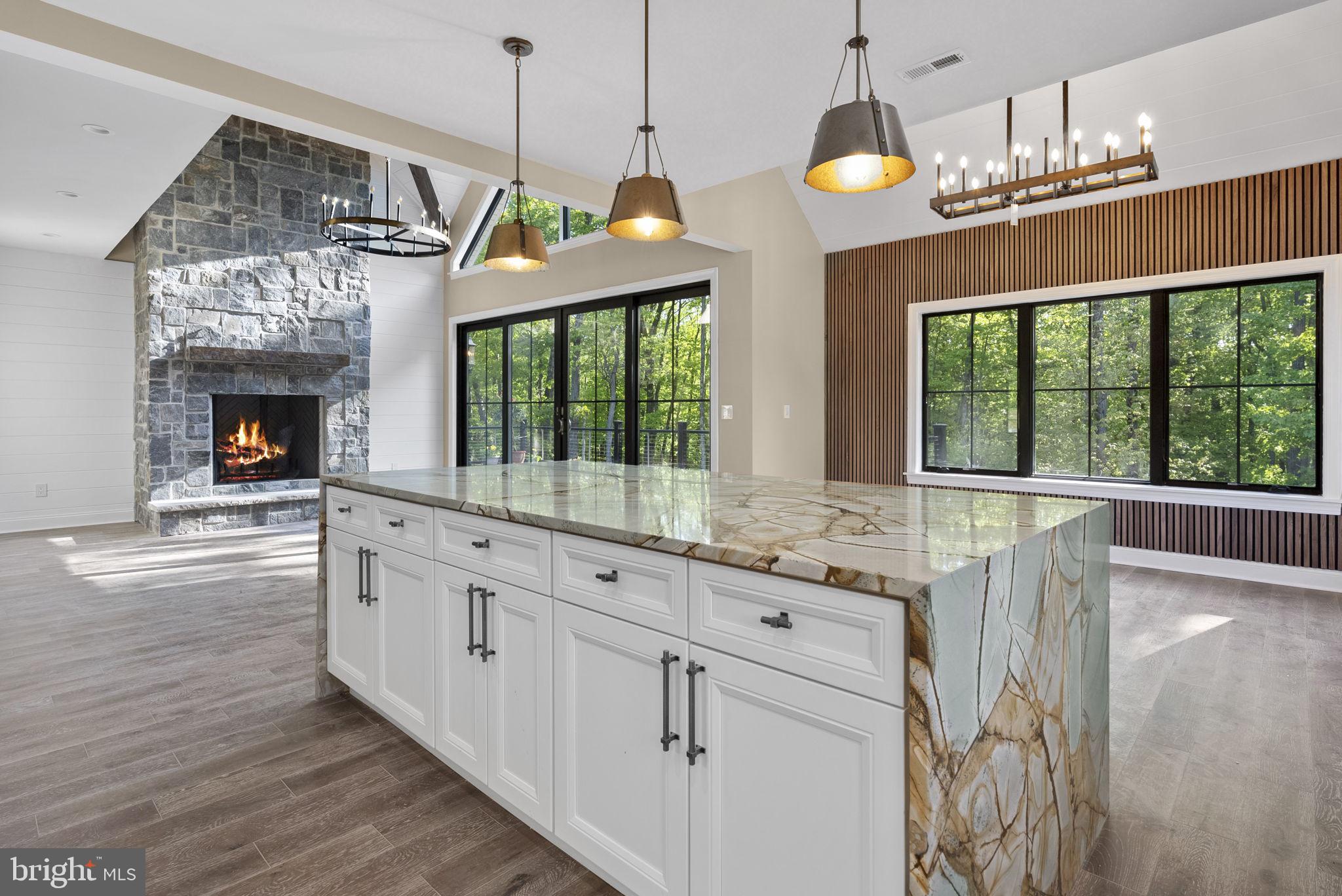 BIG BOULDER LAKE - Residential