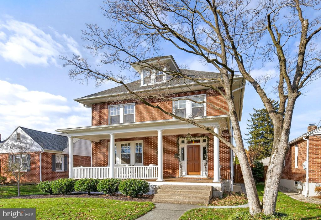 Photo of 935 Chestnut Street, COLUMBIA, PA 17512 (MLS # PALA2080362)