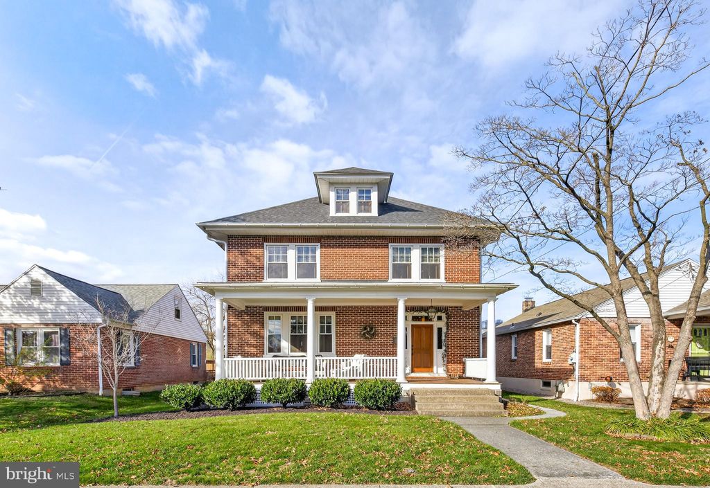 Photo of 935 Chestnut Street, COLUMBIA, PA 17512 (MLS # PALA2080362)