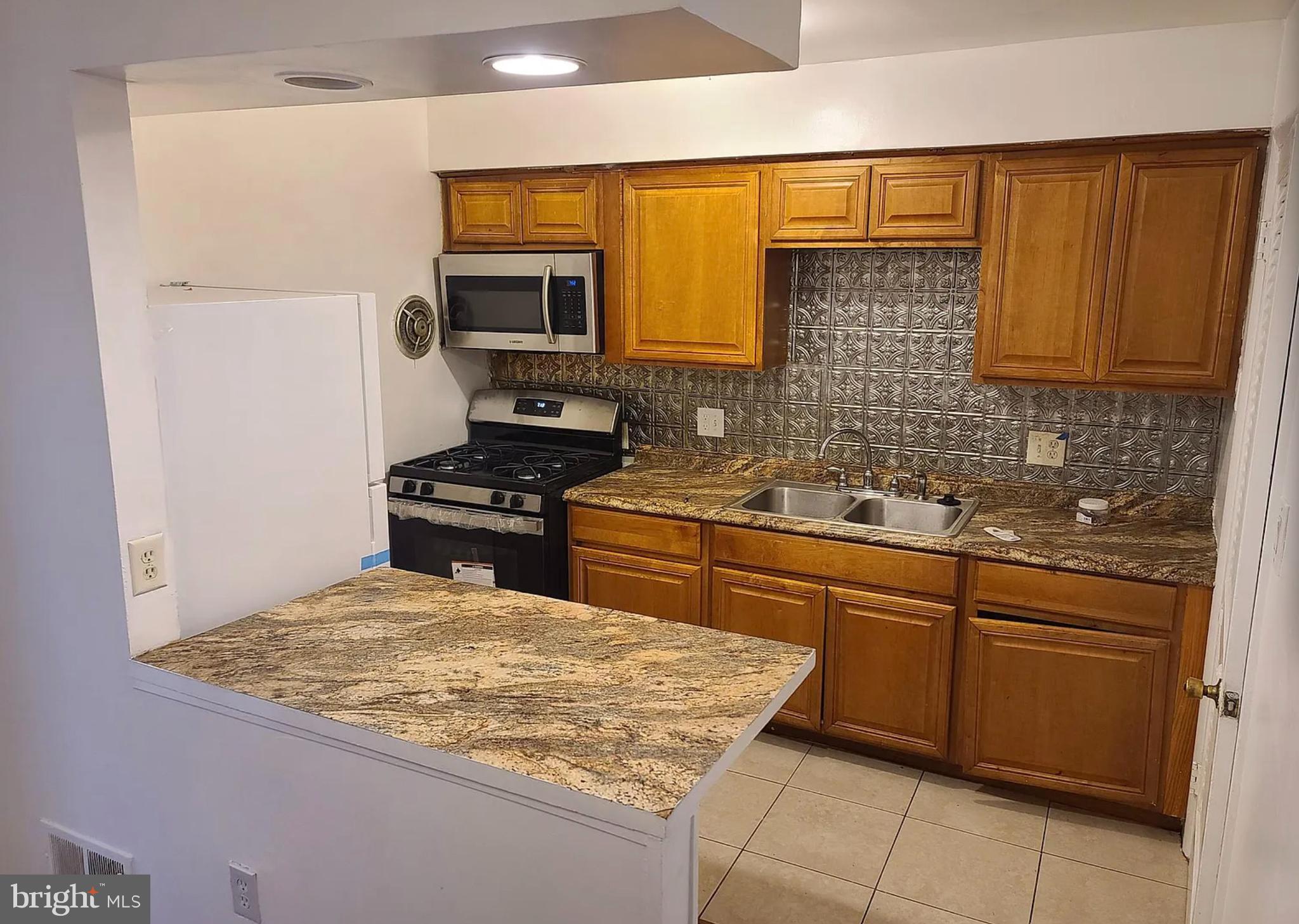 DALE CITY - Residential Lease