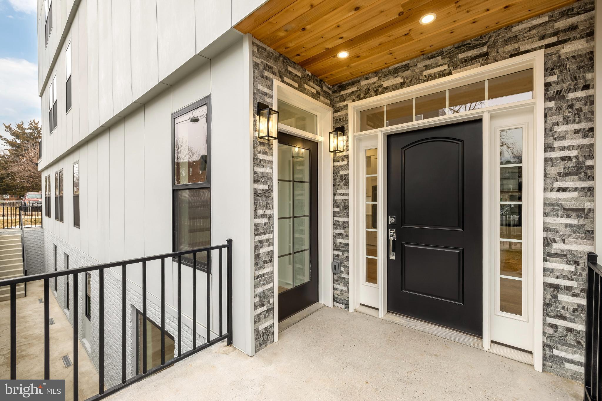 1516 LEVIS STREET NE 1