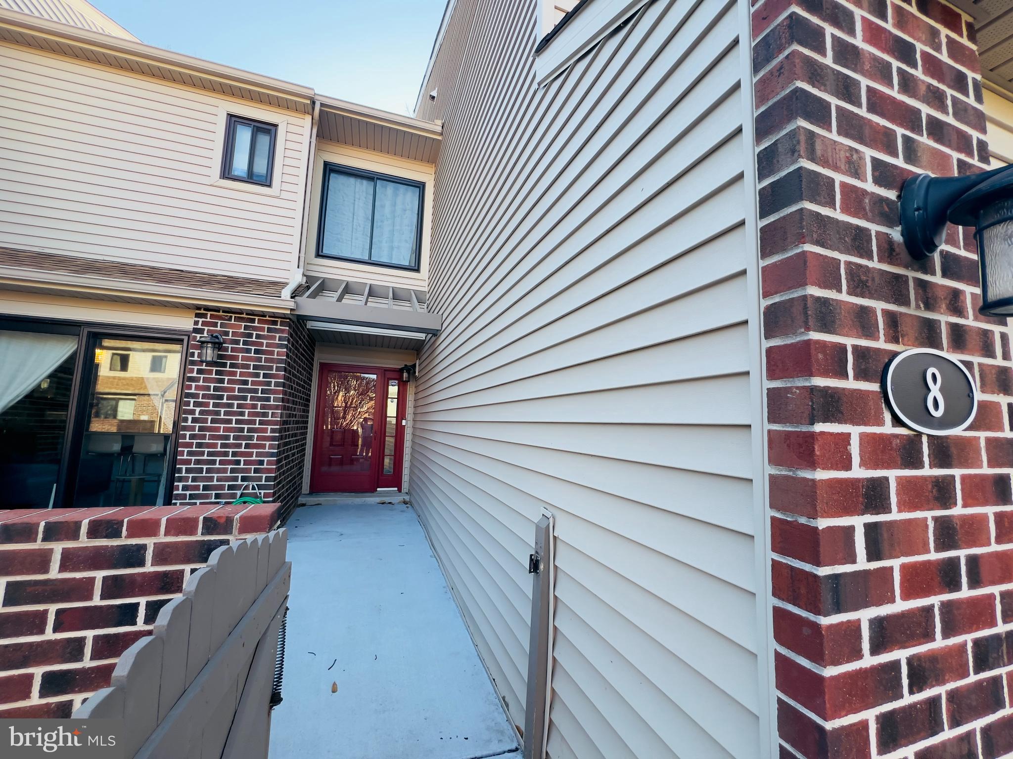 8 KNOX COURT