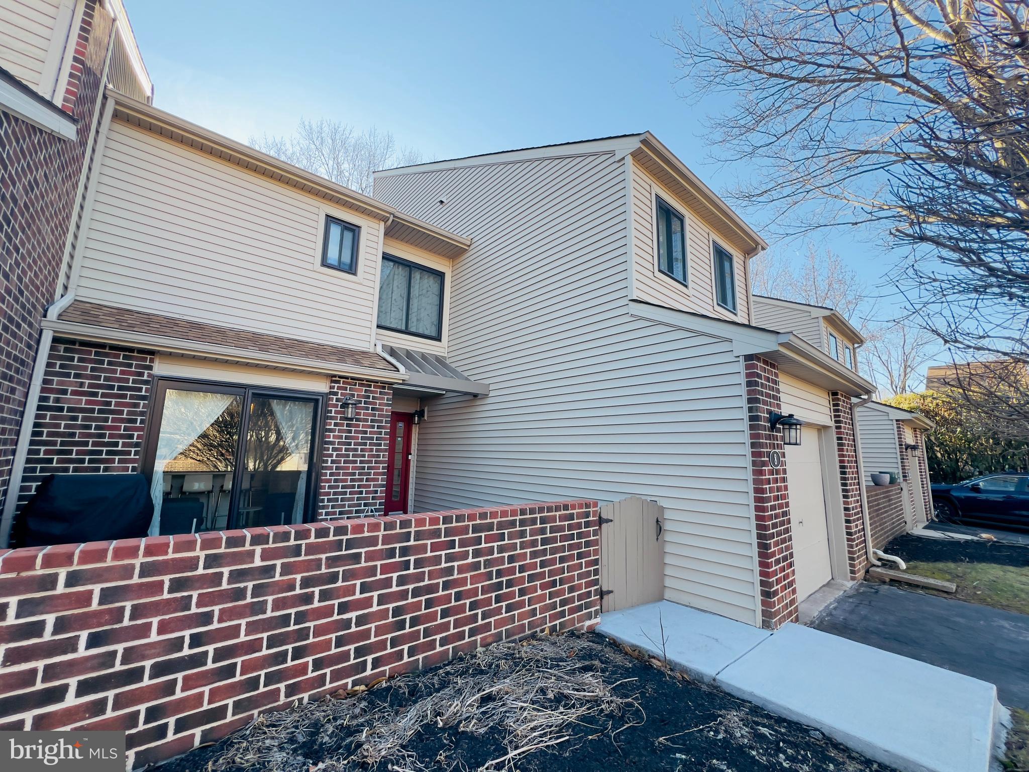 8 KNOX COURT