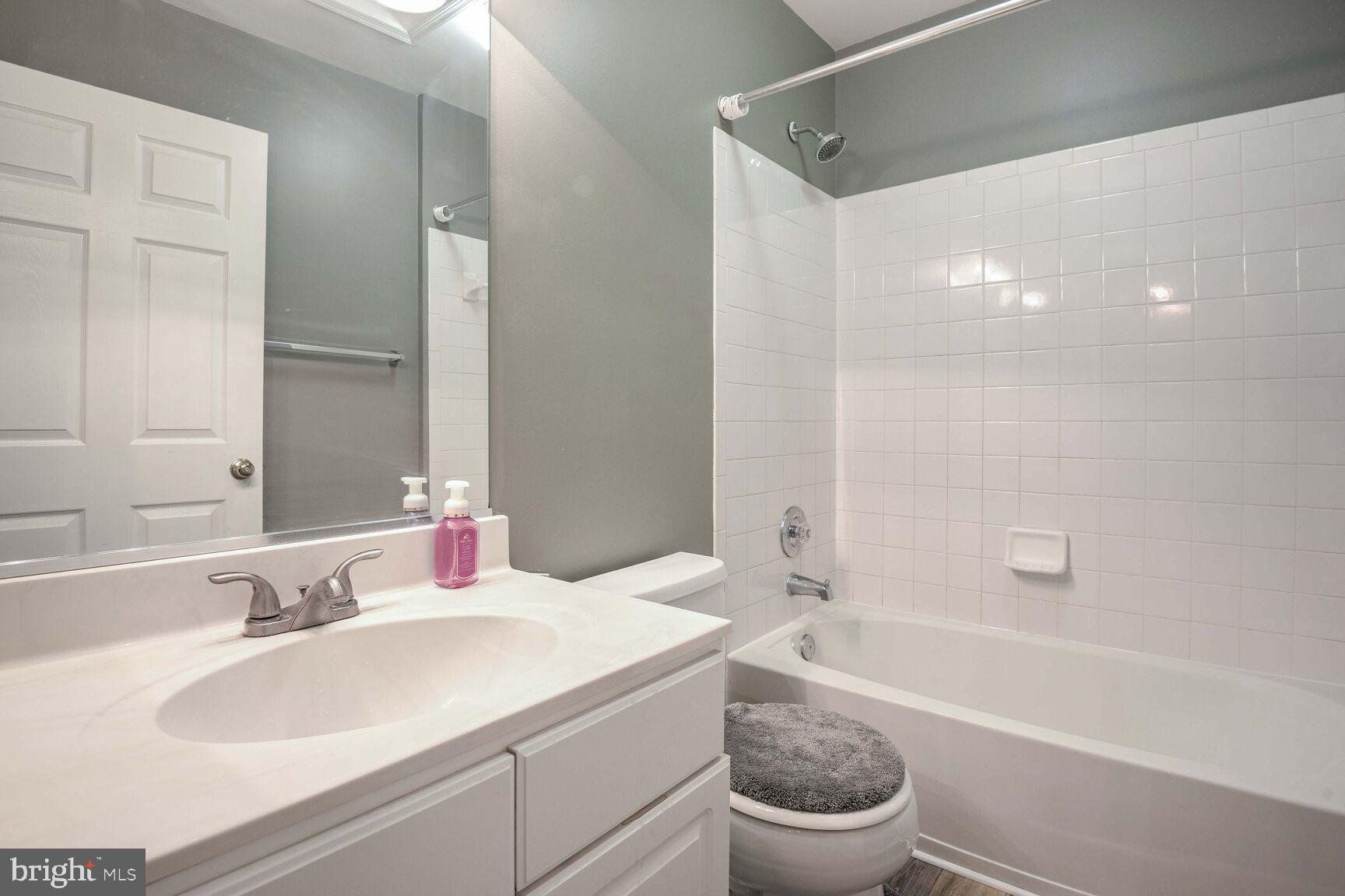 TOWNES AT CHESTNUT OAKS - Residential Lease