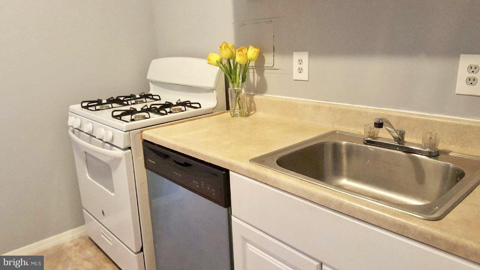 PRESIDENTIAL TOWERS - Residential Lease