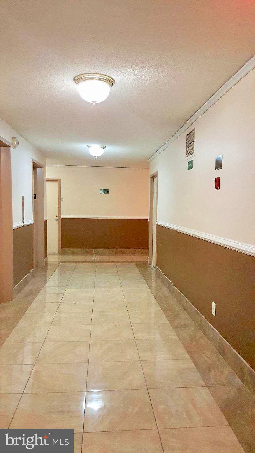 PRESIDENTIAL TOWERS - Residential Lease