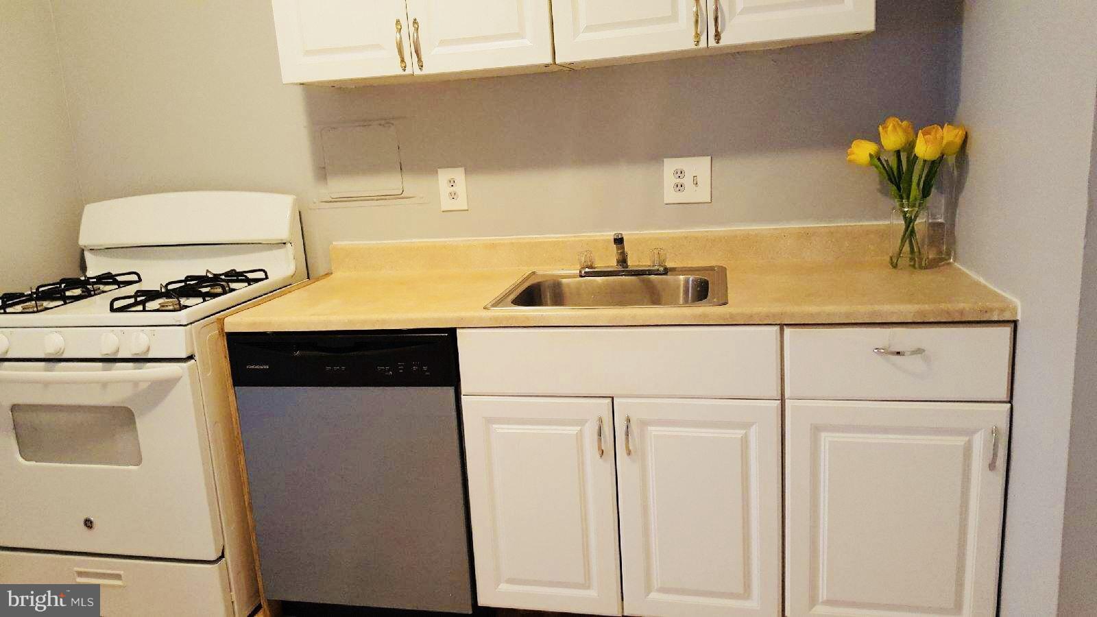 PRESIDENTIAL TOWERS - Residential Lease