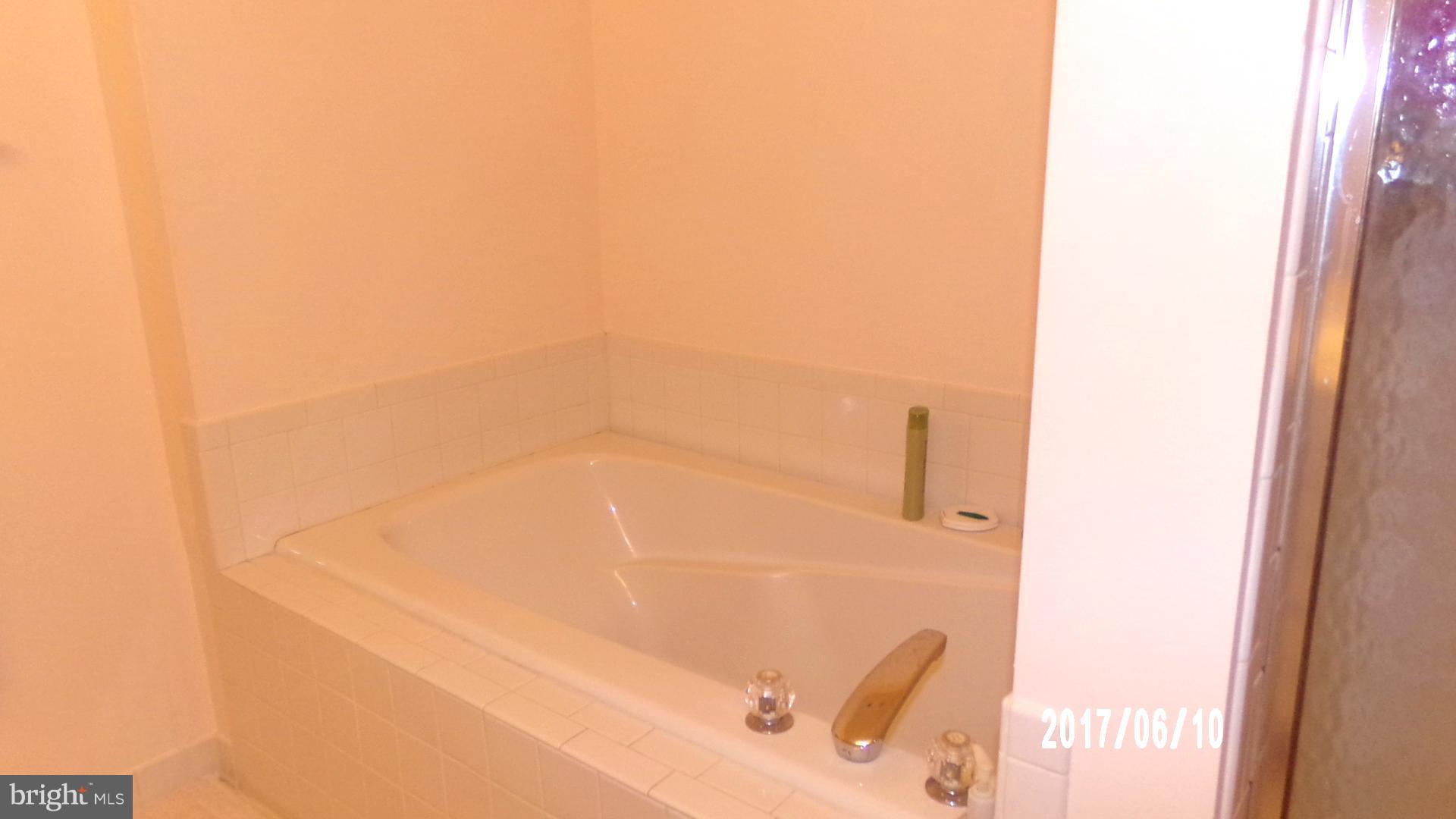 MCNAIR FARMS LANDBAY - Residential Lease