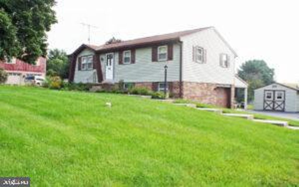 Photo of 2049 Robin Drive, MANHEIM, PA 17545 (MLS # PALA2082516)