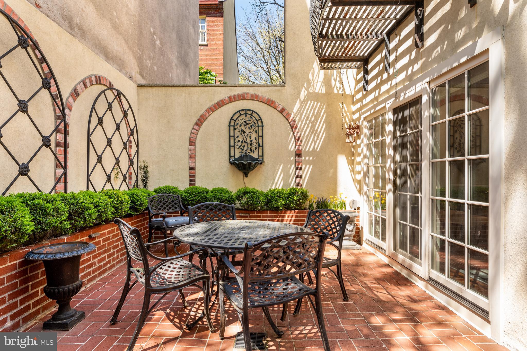 SOCIETY HILL - Residential