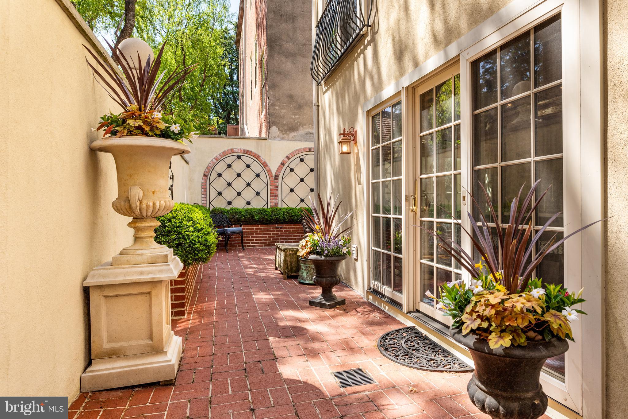 SOCIETY HILL - Residential