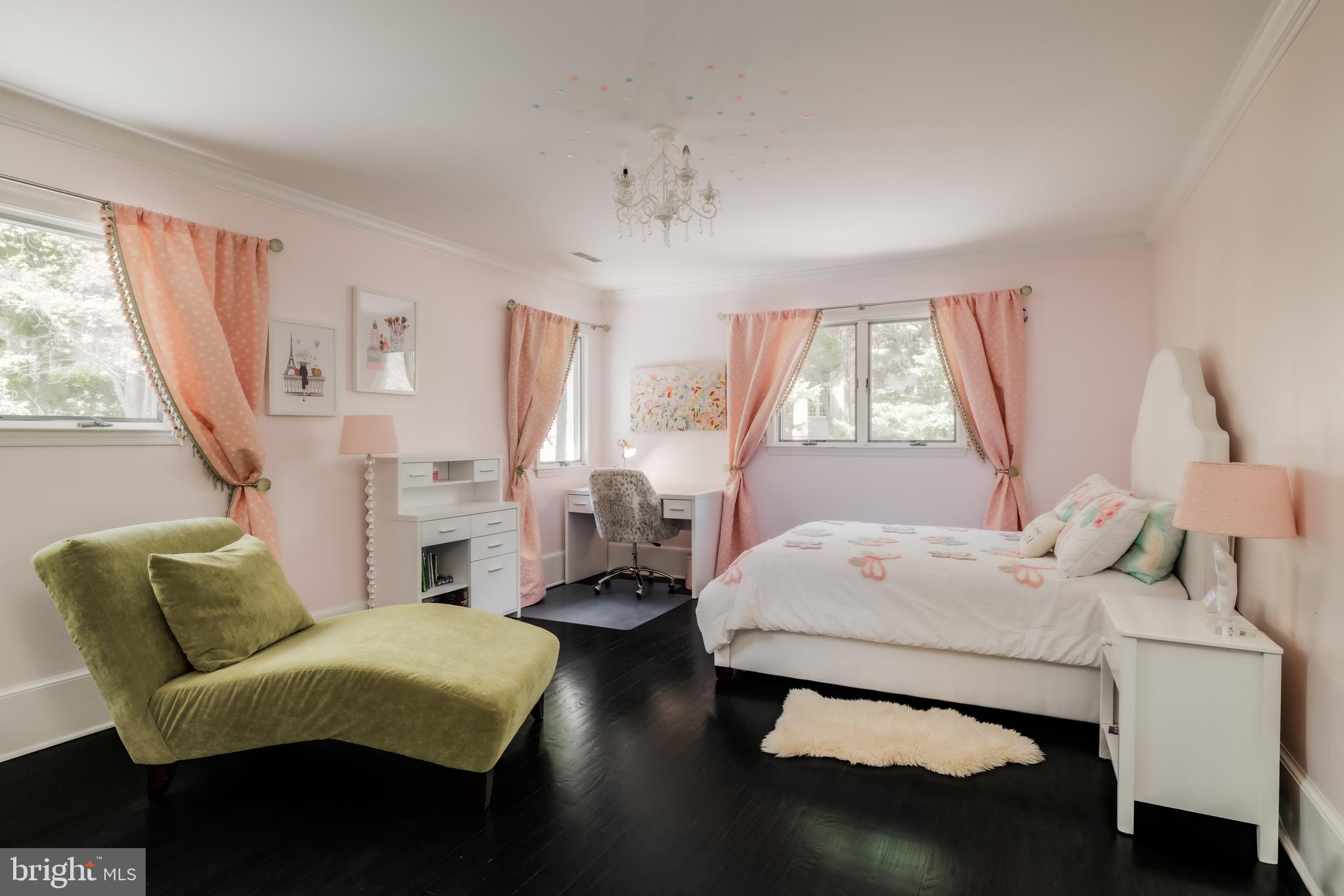 POTOMAC OUTSIDE - Residential