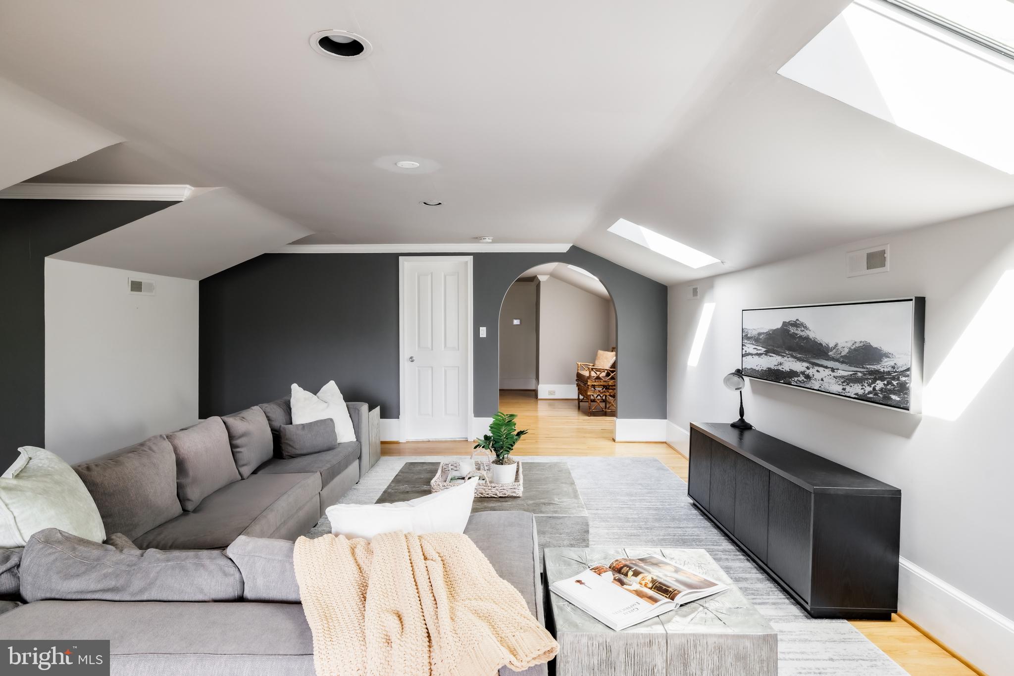 POTOMAC OUTSIDE - Residential