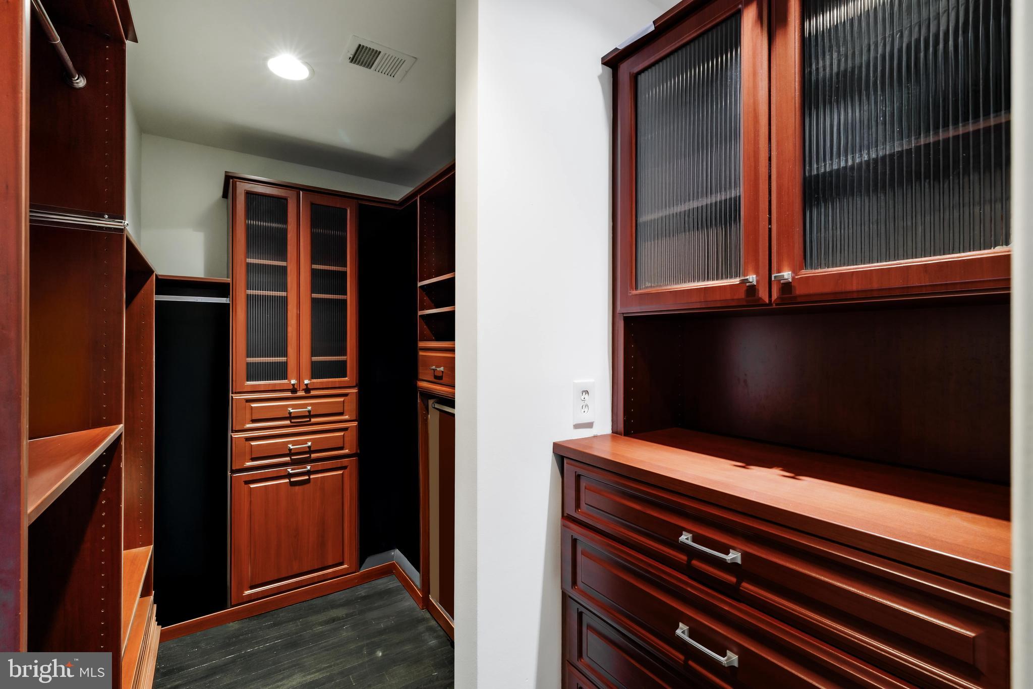 POTOMAC OUTSIDE - Residential