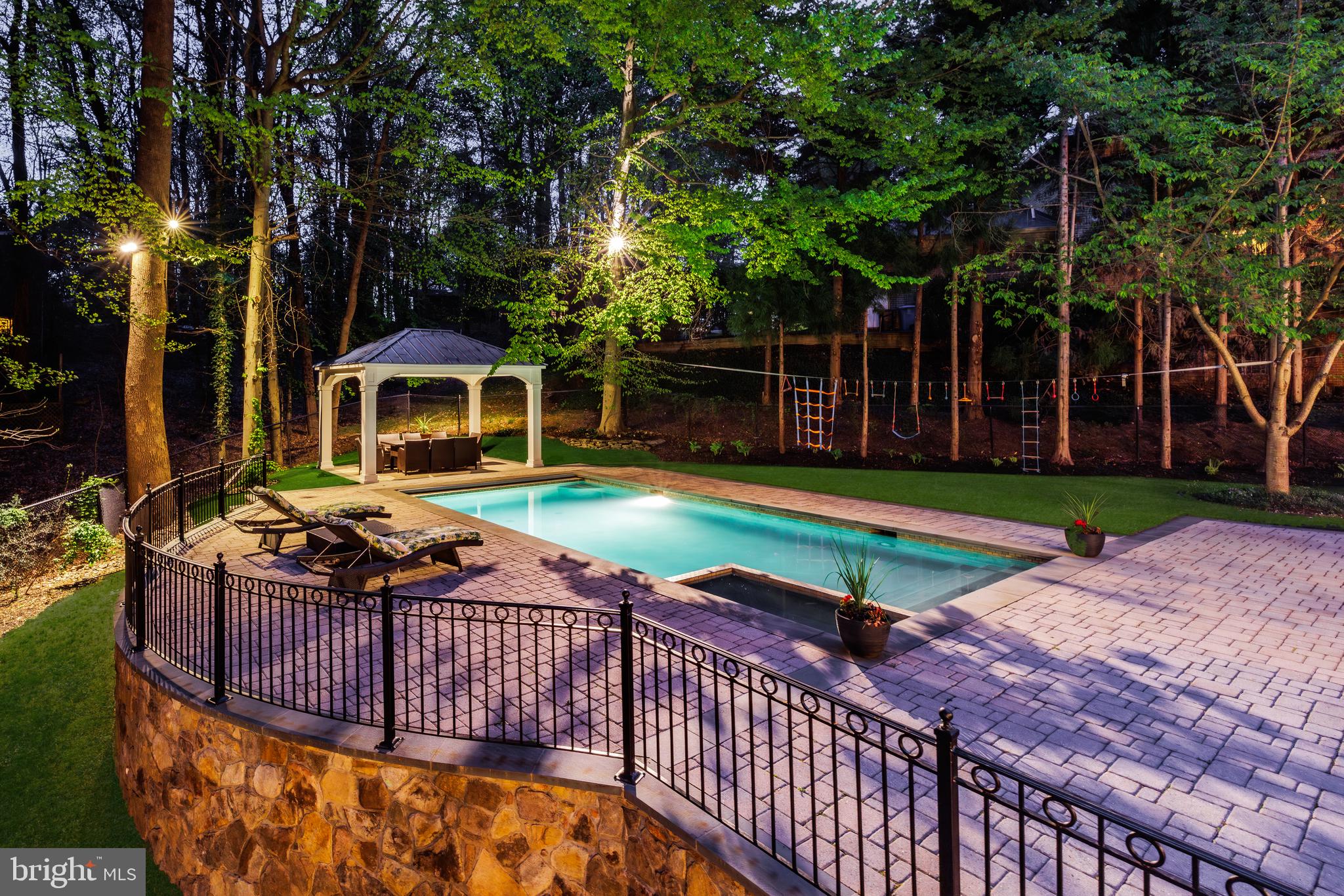 POTOMAC OUTSIDE - Residential