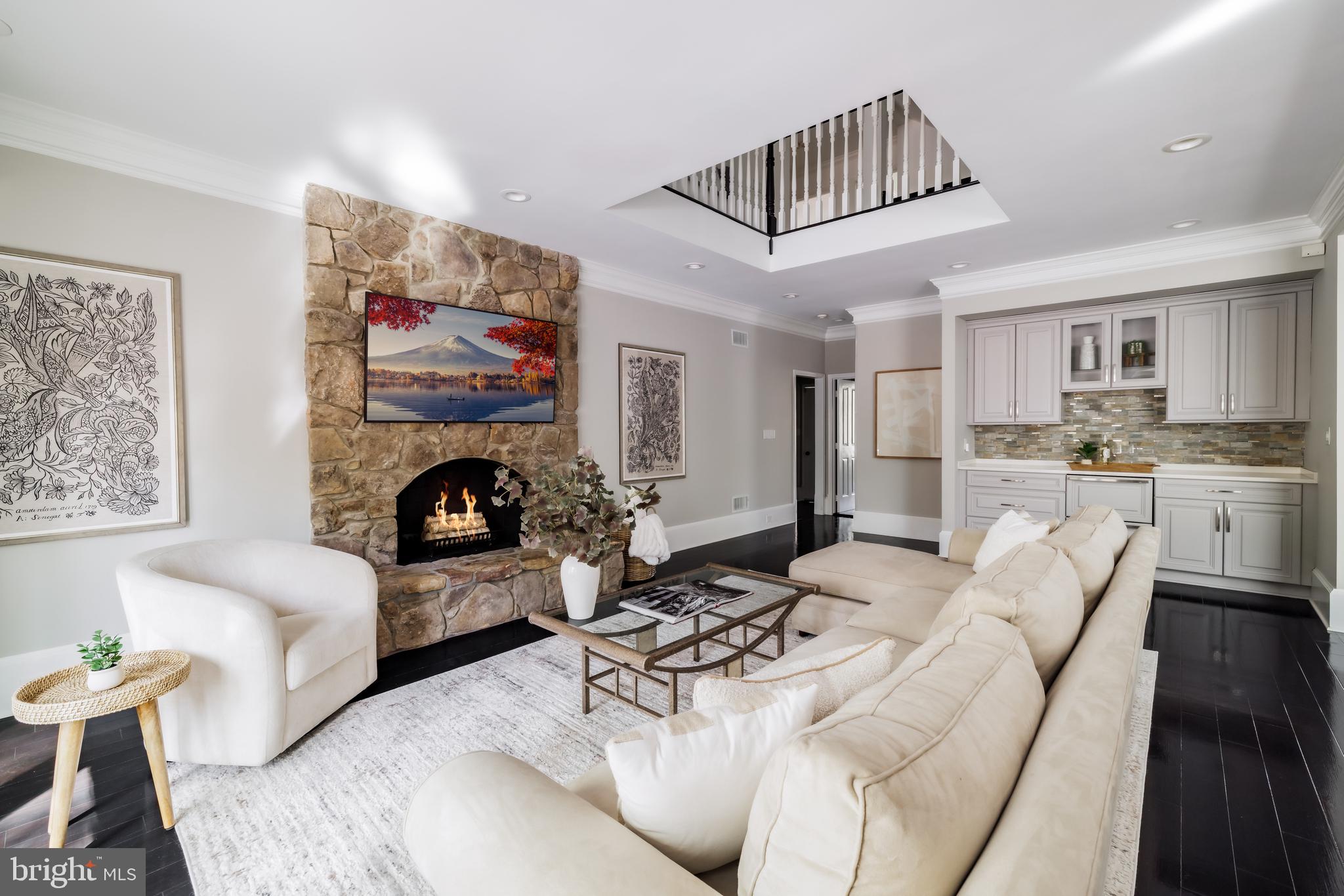 POTOMAC OUTSIDE - Residential