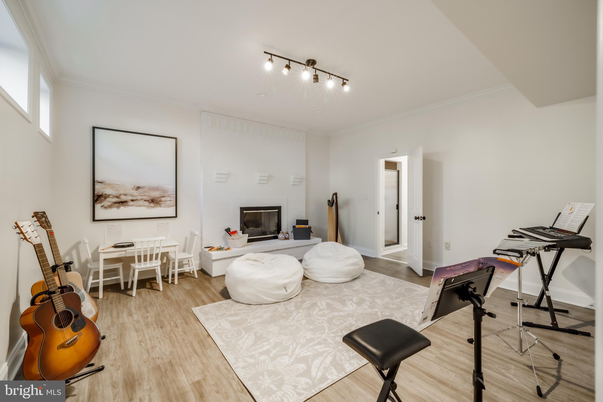 POTOMAC OUTSIDE - Residential