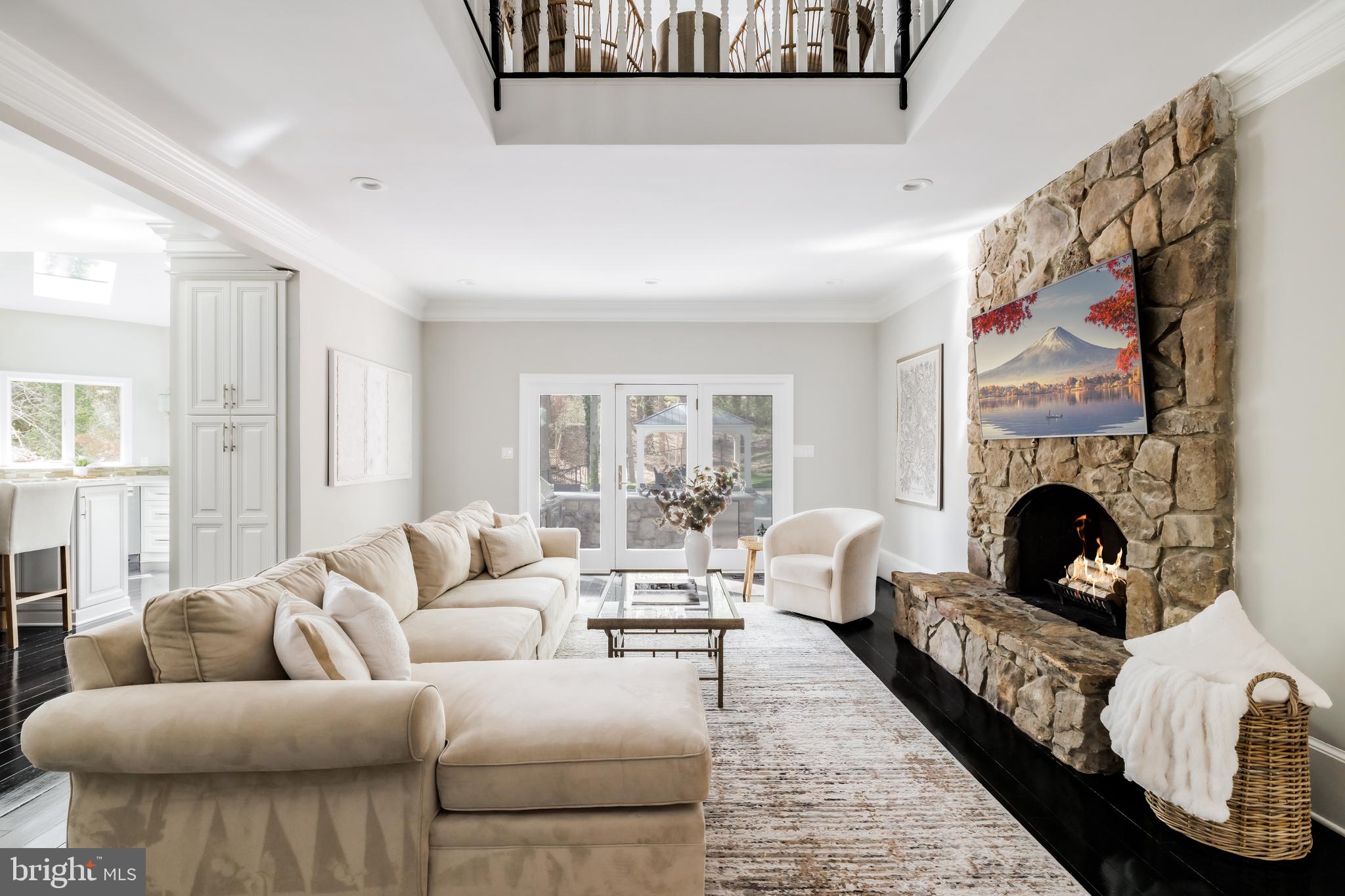 POTOMAC OUTSIDE - Residential