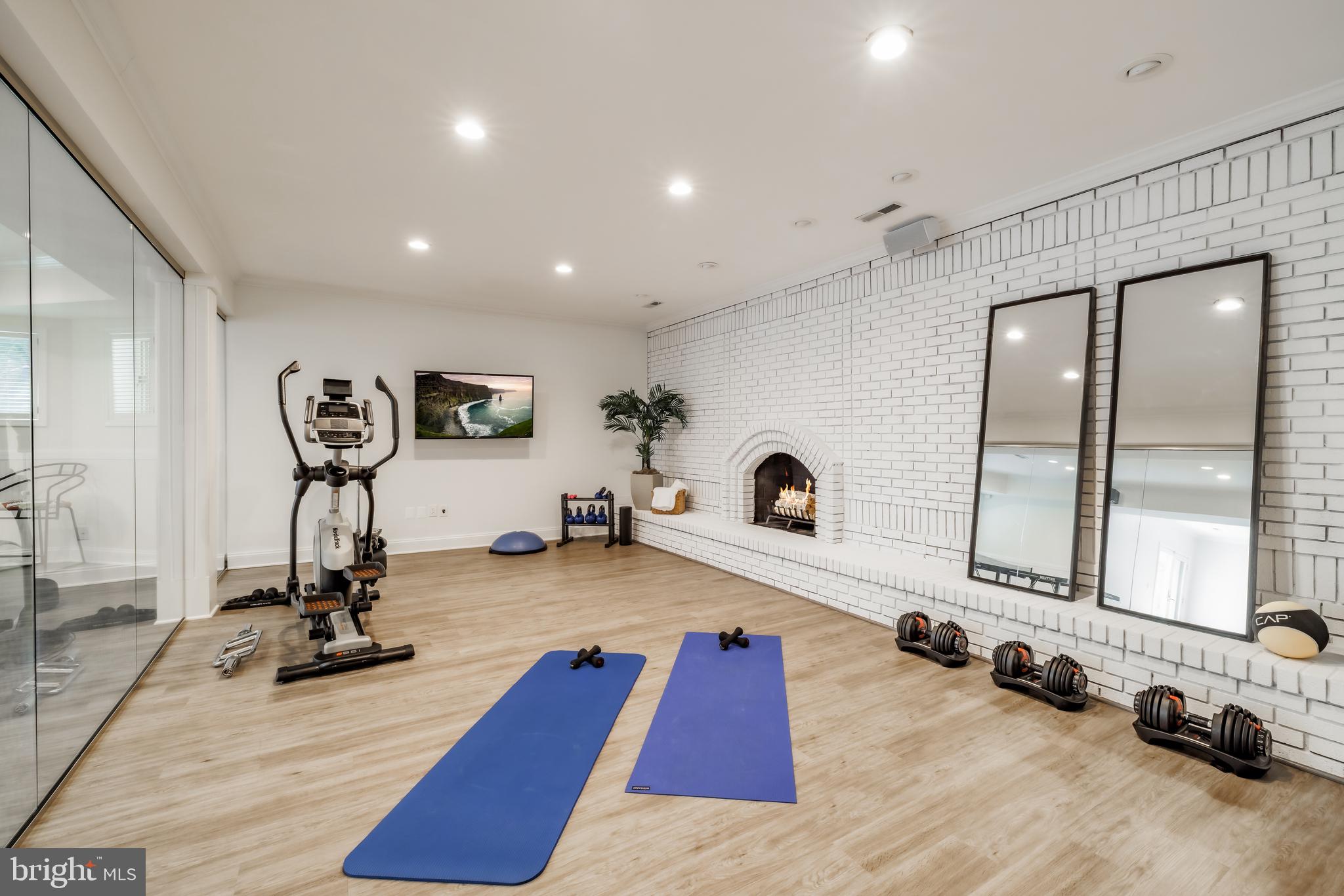 POTOMAC OUTSIDE - Residential