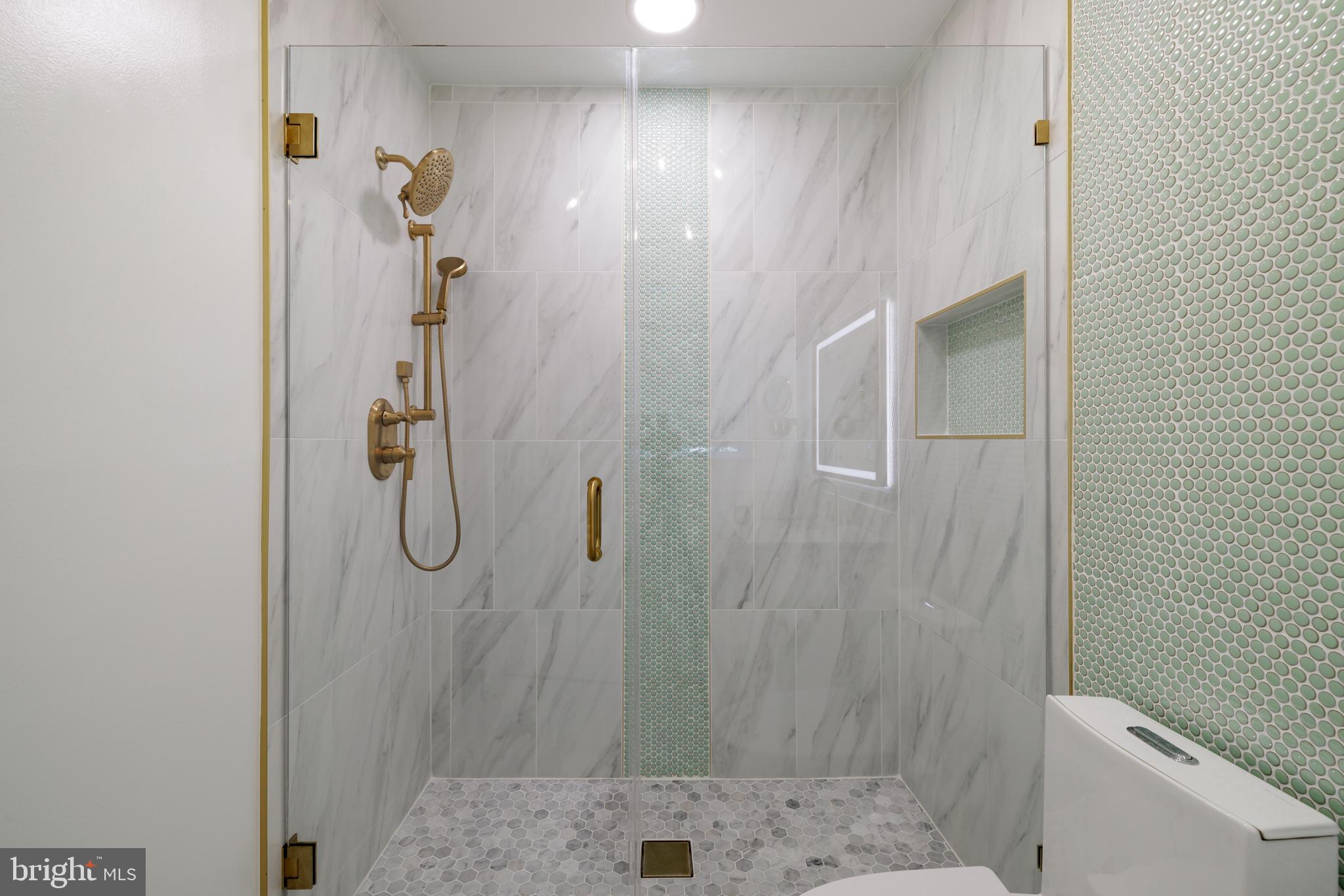 POTOMAC OUTSIDE - Residential