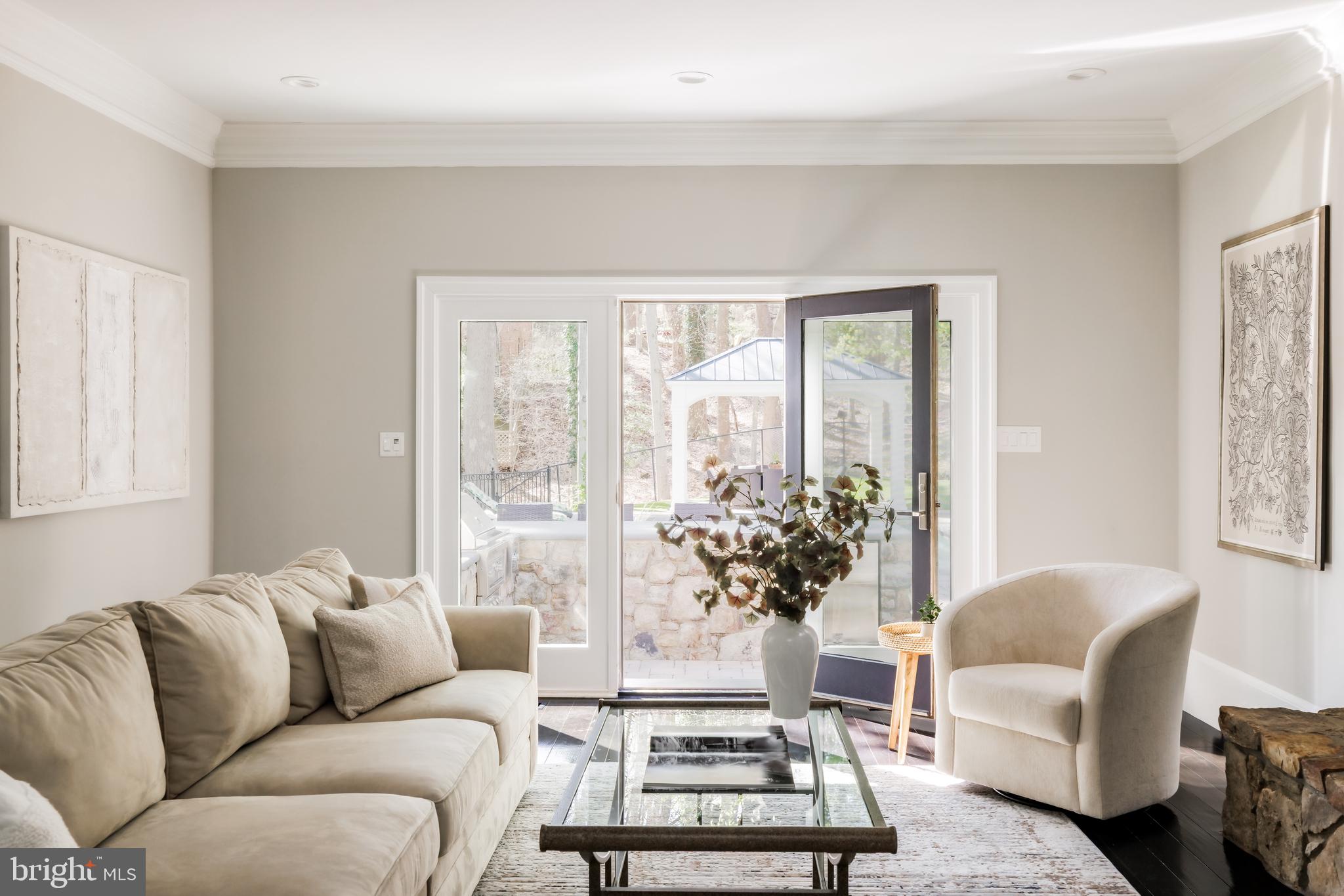 POTOMAC OUTSIDE - Residential