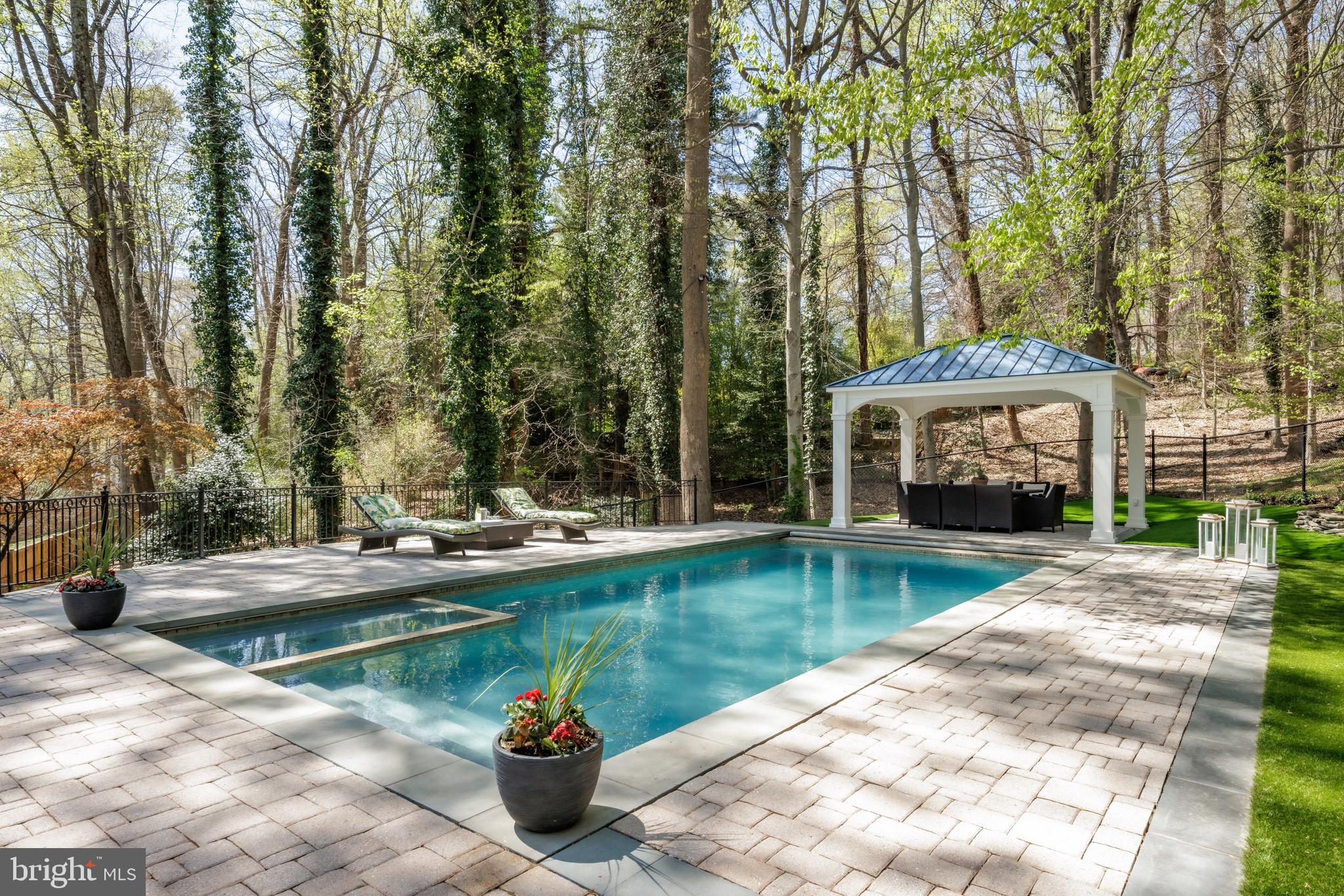 POTOMAC OUTSIDE - Residential