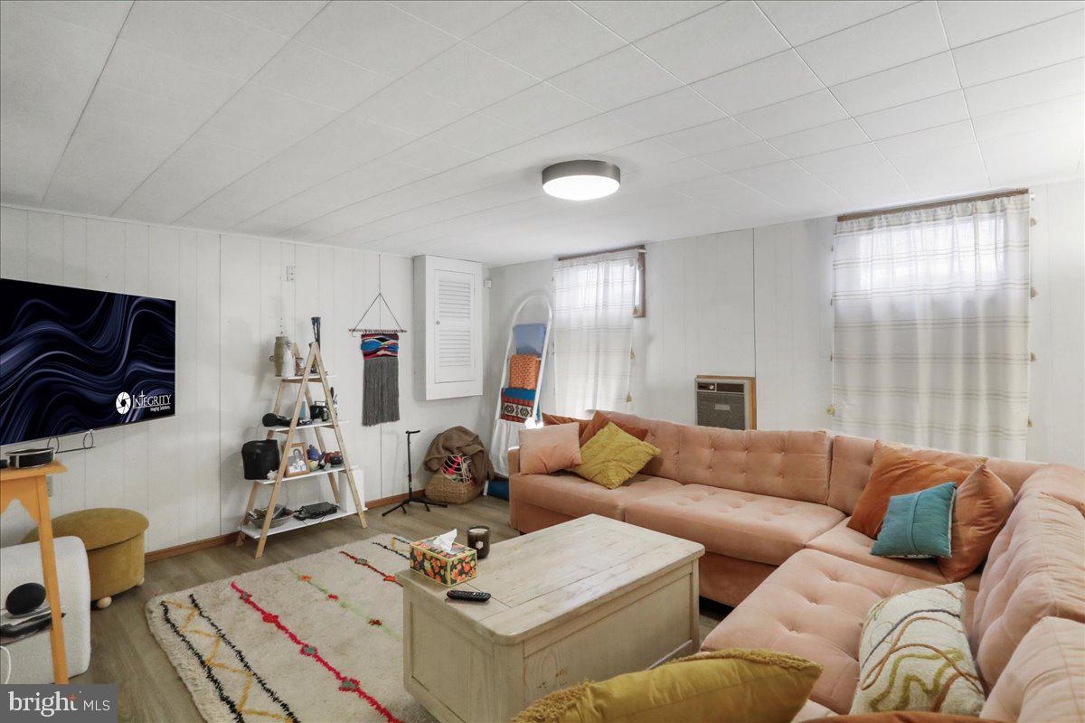 WEST SIDE - Residential