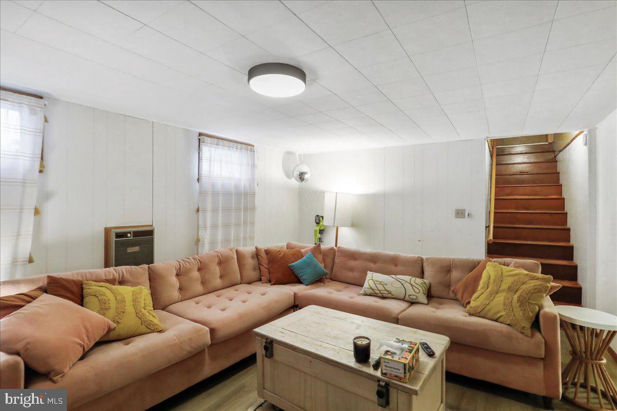 WEST SIDE - Residential