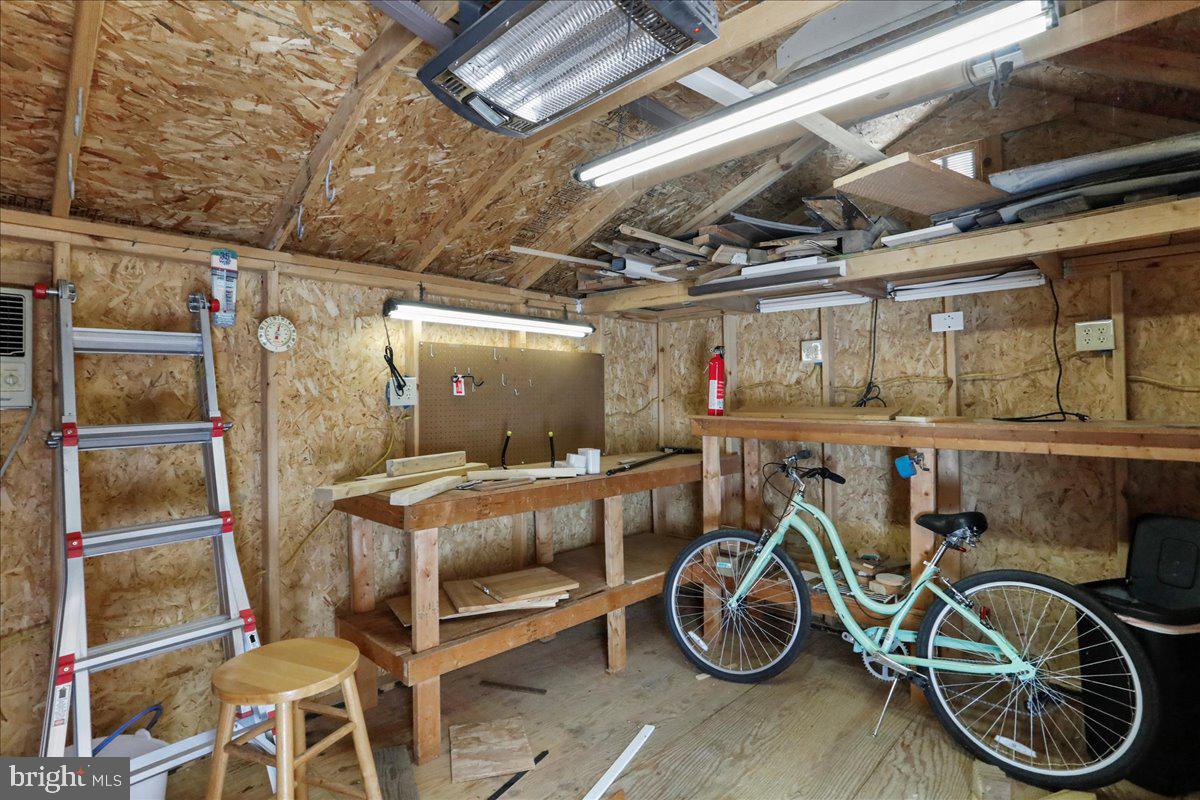 WEST SIDE - Residential