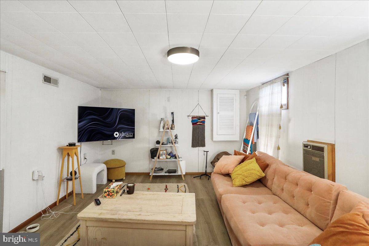 WEST SIDE - Residential