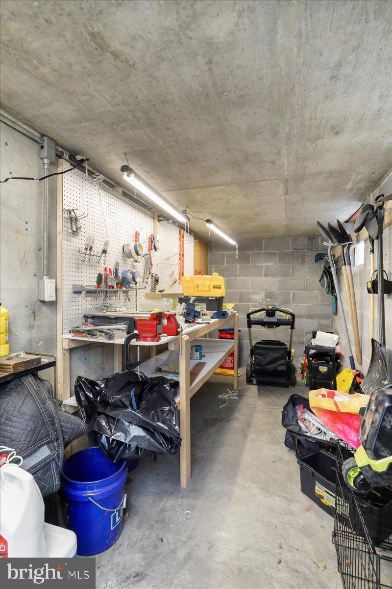 WEST SIDE - Residential