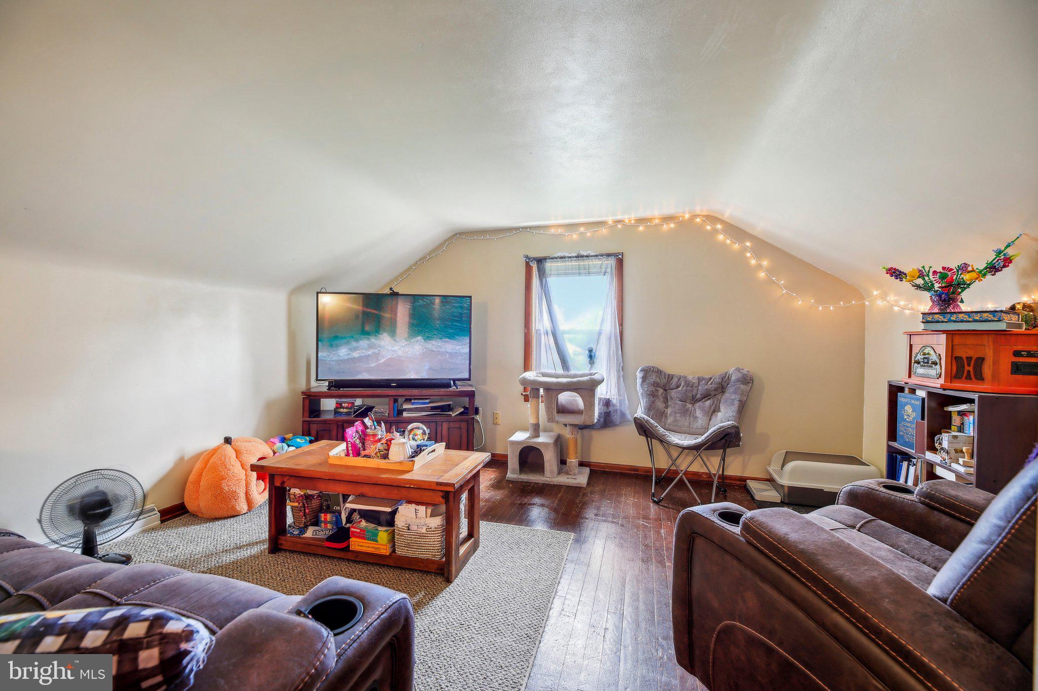 LITTLESTOWN - WHITE HALL - Residential