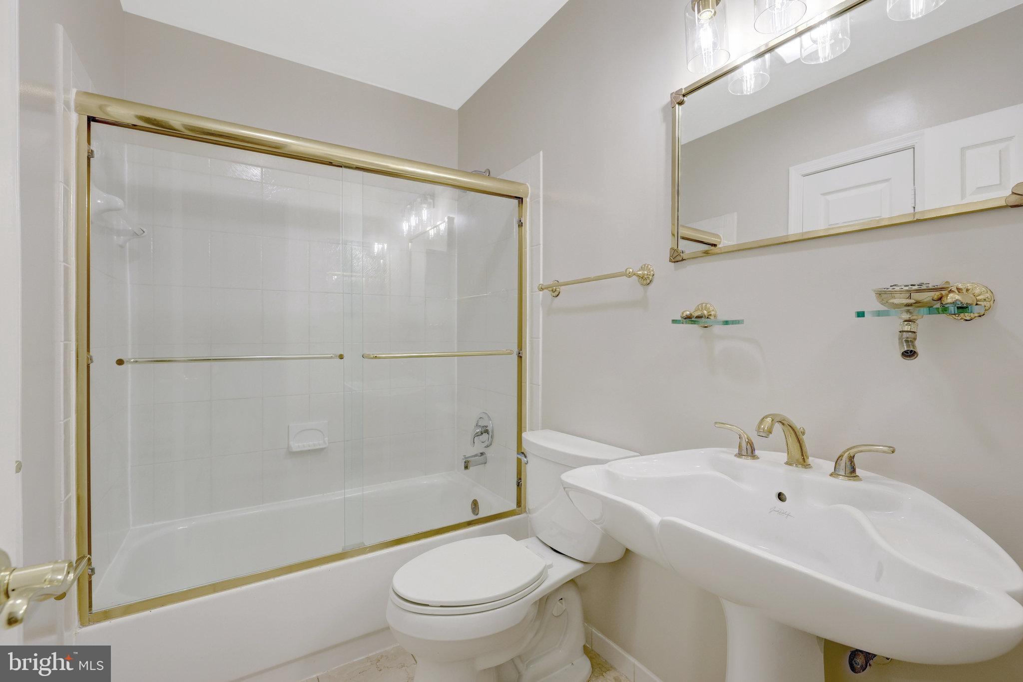 MCLEAN MANOR - Residential Lease