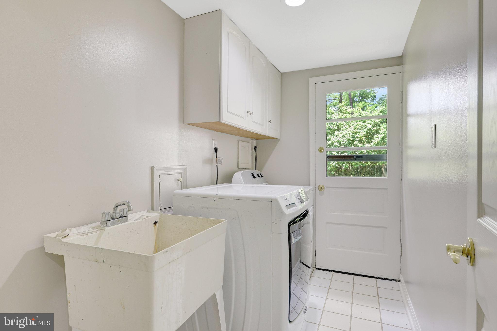 MCLEAN MANOR - Residential Lease