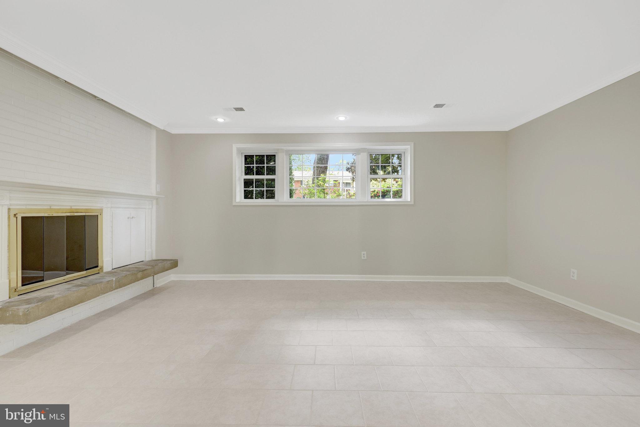 MCLEAN MANOR - Residential Lease