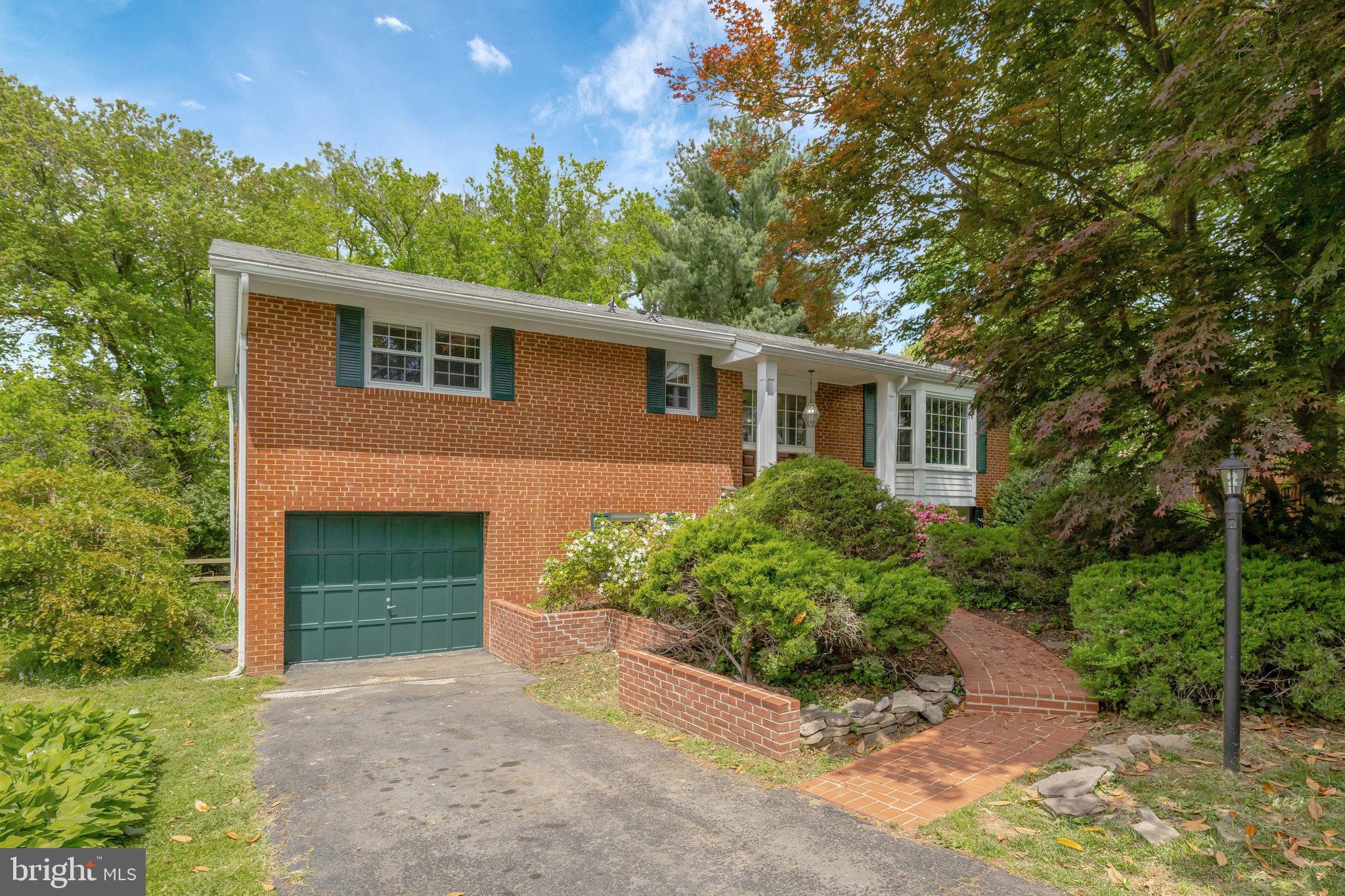 MCLEAN MANOR - Residential Lease