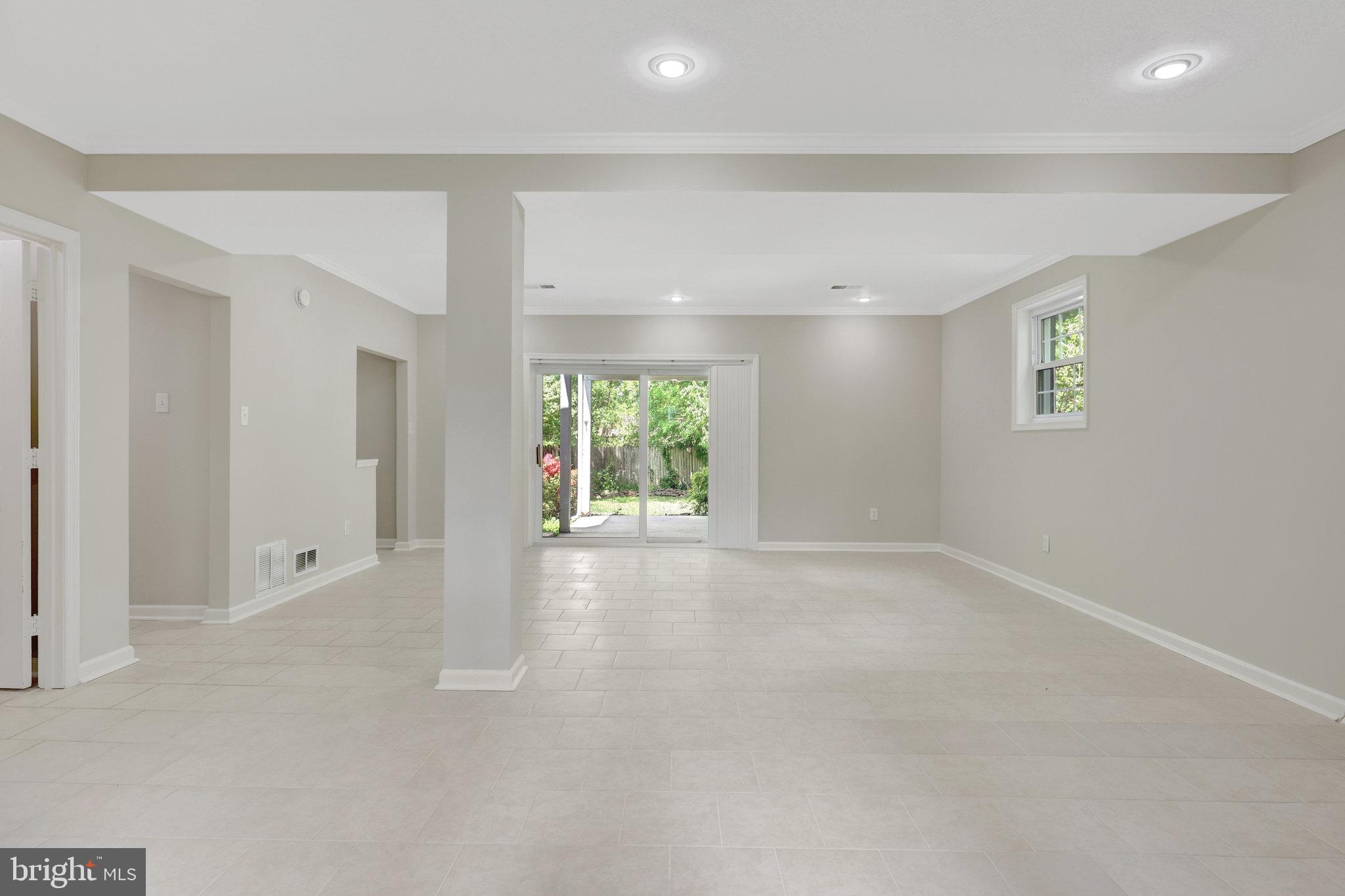 MCLEAN MANOR - Residential Lease