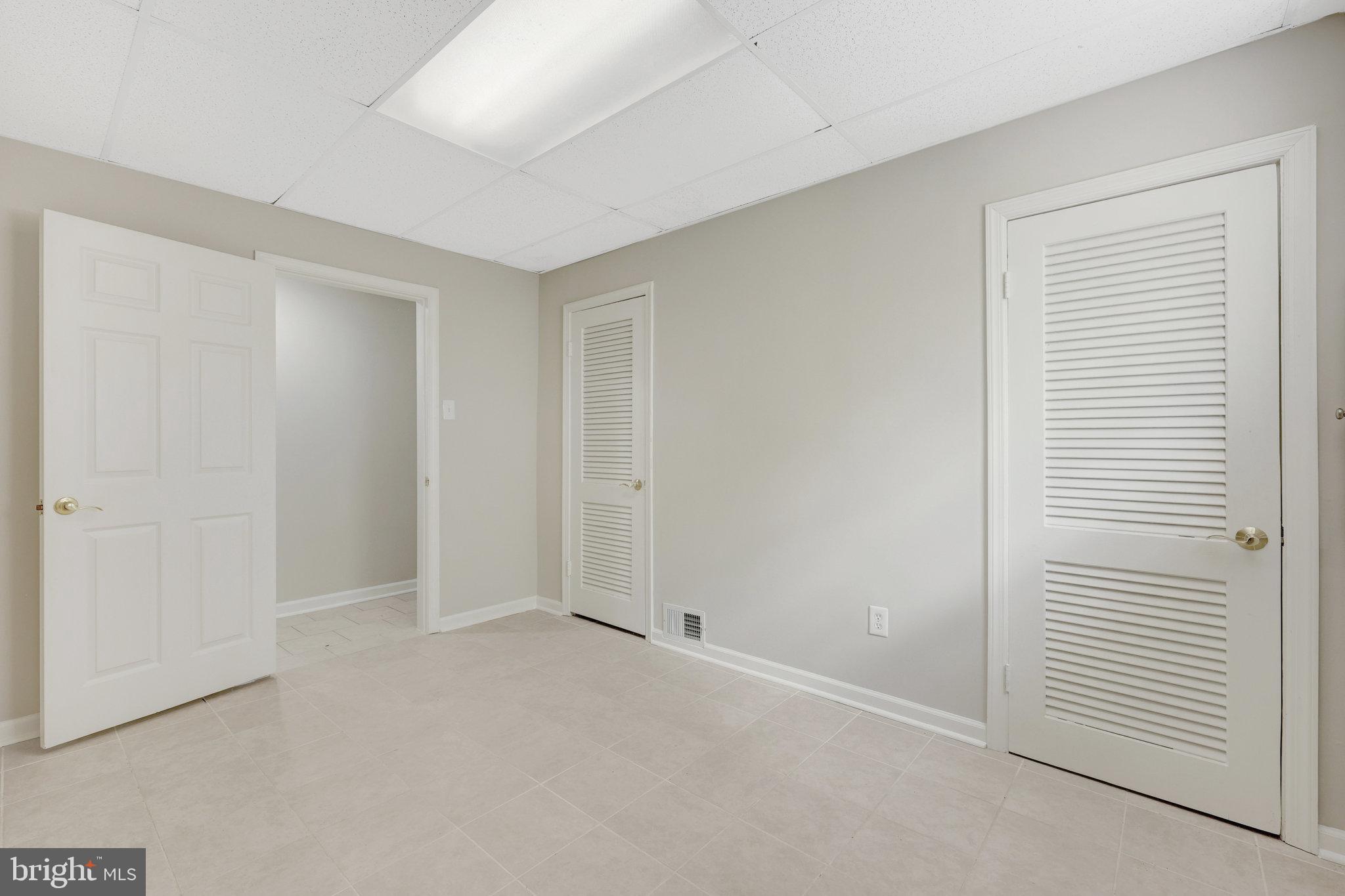 MCLEAN MANOR - Residential Lease