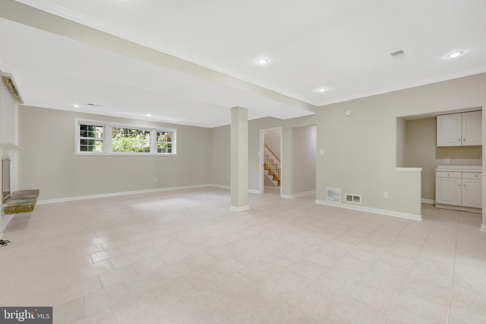 MCLEAN MANOR - Residential Lease