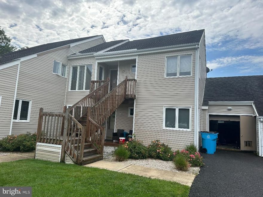 River Run 3 bed, 2 bath condo over looking the golf course greens! Second floor one level unit with fireplace, cathedral ceilings, and a rear deck where you can watch the golfers go by. Across the street is the club house
and restaurant.  River Run is conveniently located to Ocean City Beaches and Town of Berlin.