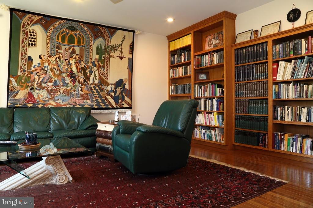 STONEHENGE - Residential