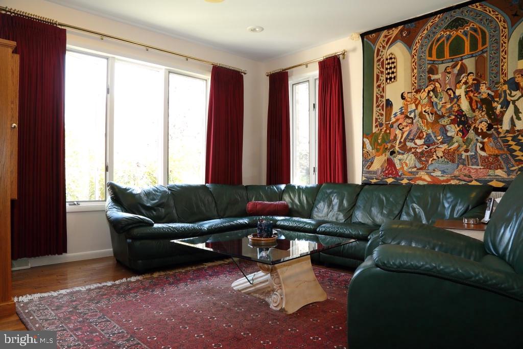 STONEHENGE - Residential