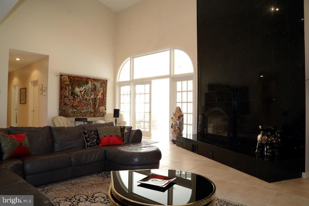 STONEHENGE - Residential