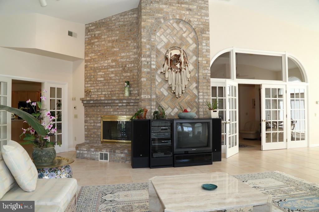 STONEHENGE - Residential