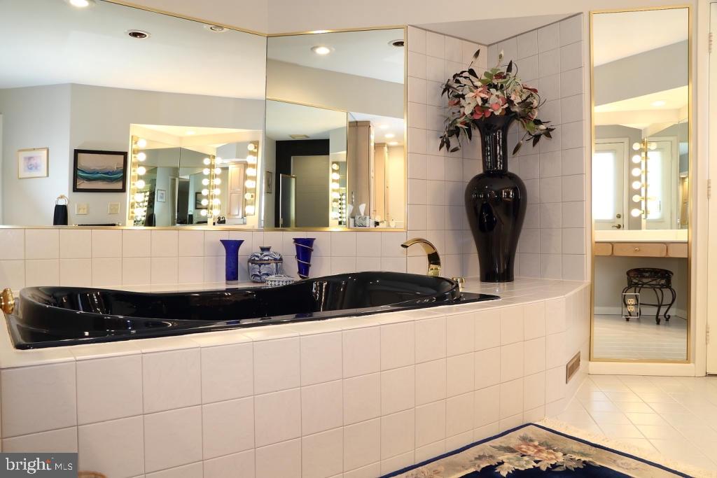 STONEHENGE - Residential