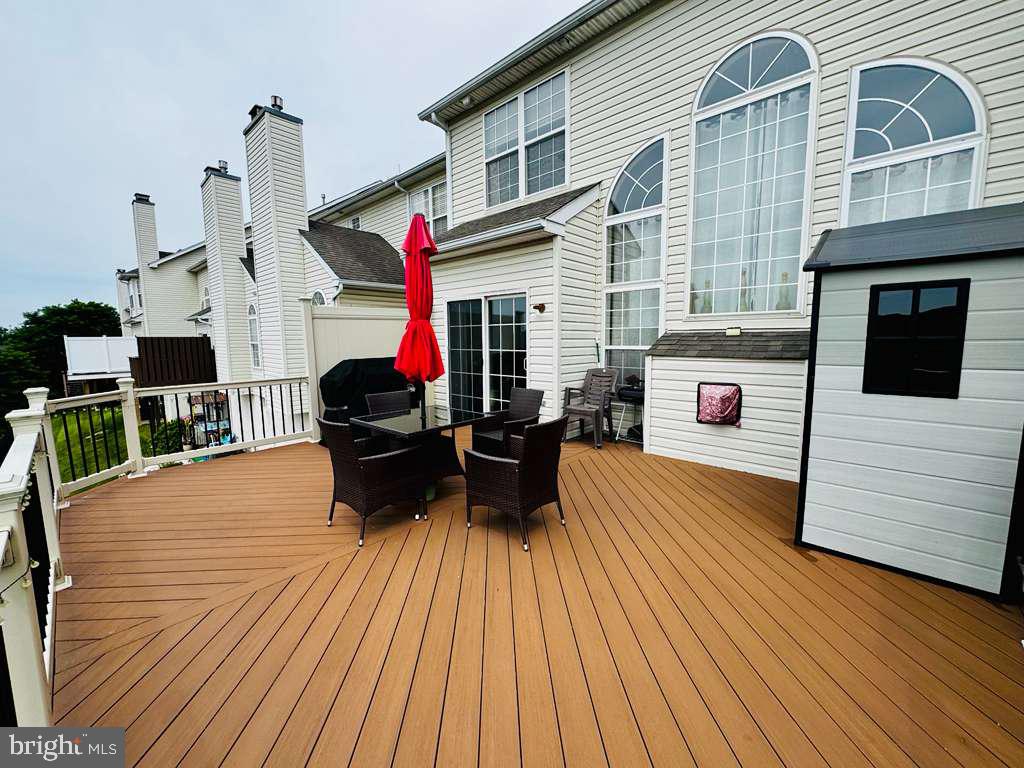 27 LINCOLN DRIVE