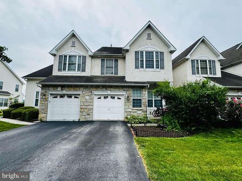 Townhouse For Sale - 27 Lincoln Drive<br/> DOWNINGTOWN, PA 19335