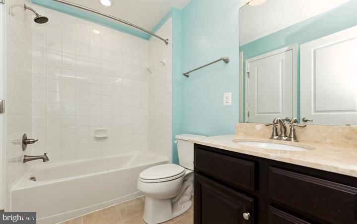 HOWARD SQUARE - Residential Lease